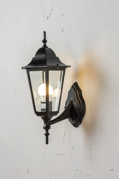 Kartano Up IP44 Seinävalaisin  Vaihdettavalla E27 polttimolla MAX. 11W Airam