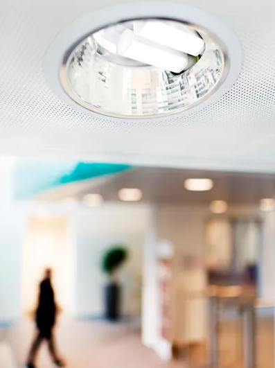 Philips CorePro PLC LED-pistokantalamppu G24q-1 4-pin 4,5W 500lm 120° – 35×135 mm, korvaa 13W