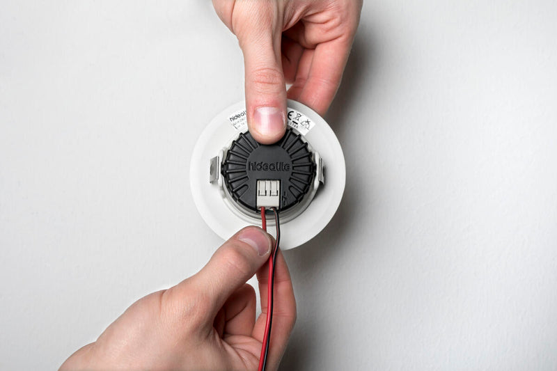 3.6W, 360lm, 12V AC/DC 70° DIM, 3000K, IP44, Ø58-62mm, Valkoinen Led alasvalo Hide-a-lite