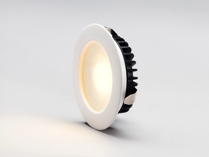 4.3W, 300/365lm, 12V AC/DC 70° DIM, IP44, Ø58-63mm, Valkoinen Led alasvalo Hide-a-lite
