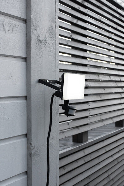 20W, 1600lm, AirFlood IP44, 4000K, IK08, PIR LED Floodlight Airam 