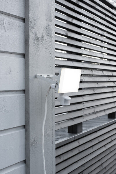 20W, 1600lm, AirFlood IP44, 4000K, IK08, PIR LED Floodlight Airam 